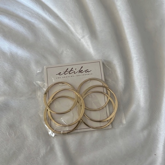 NWT Ettika 18K Gold Plated triple hoop Earrings - Picture 2 of 4